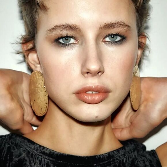 Zara Gold Oval Earrings - Picture 1 of 9